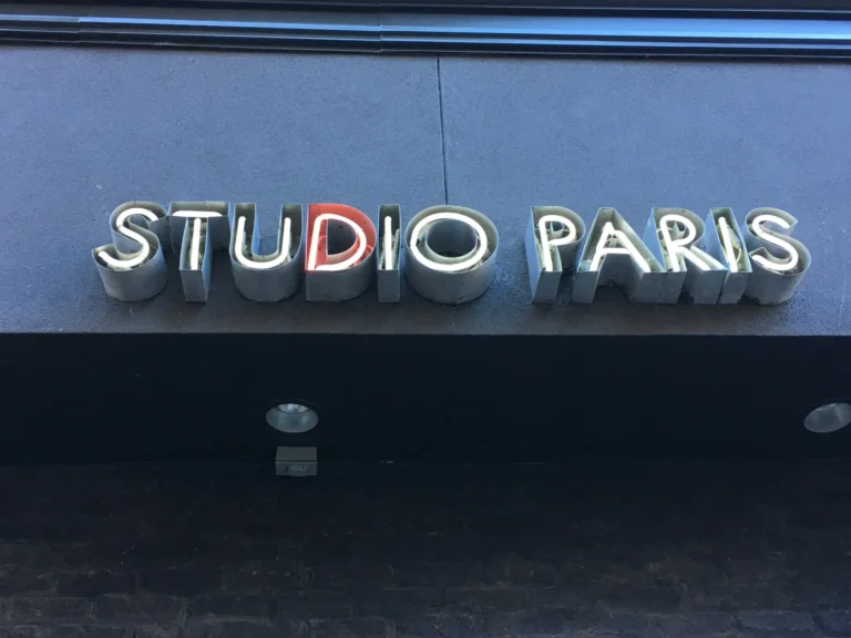 NeonArts-studio-paris-glow-lettering